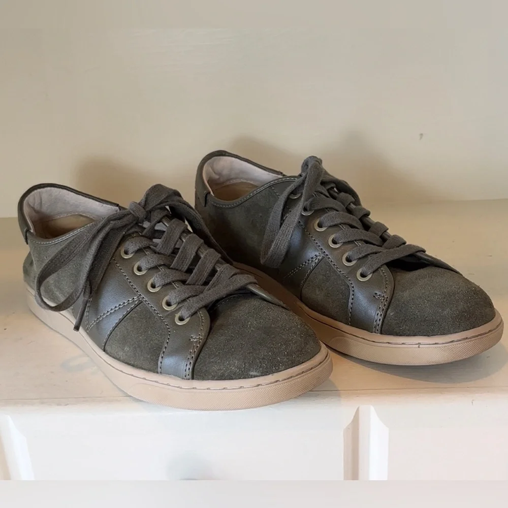 Vionic Men’s Jerome Suede Olive Green Lace Up Sneakers Size 7